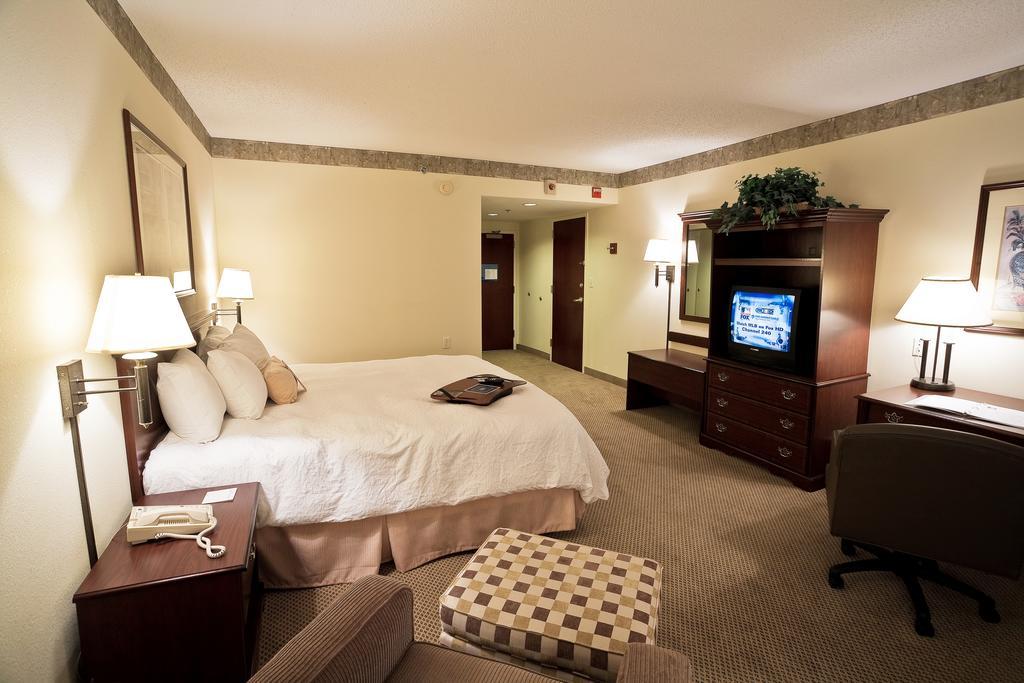Hampton Inn & Suites Charlotte Arrowood Rd Zewnętrze zdjęcie