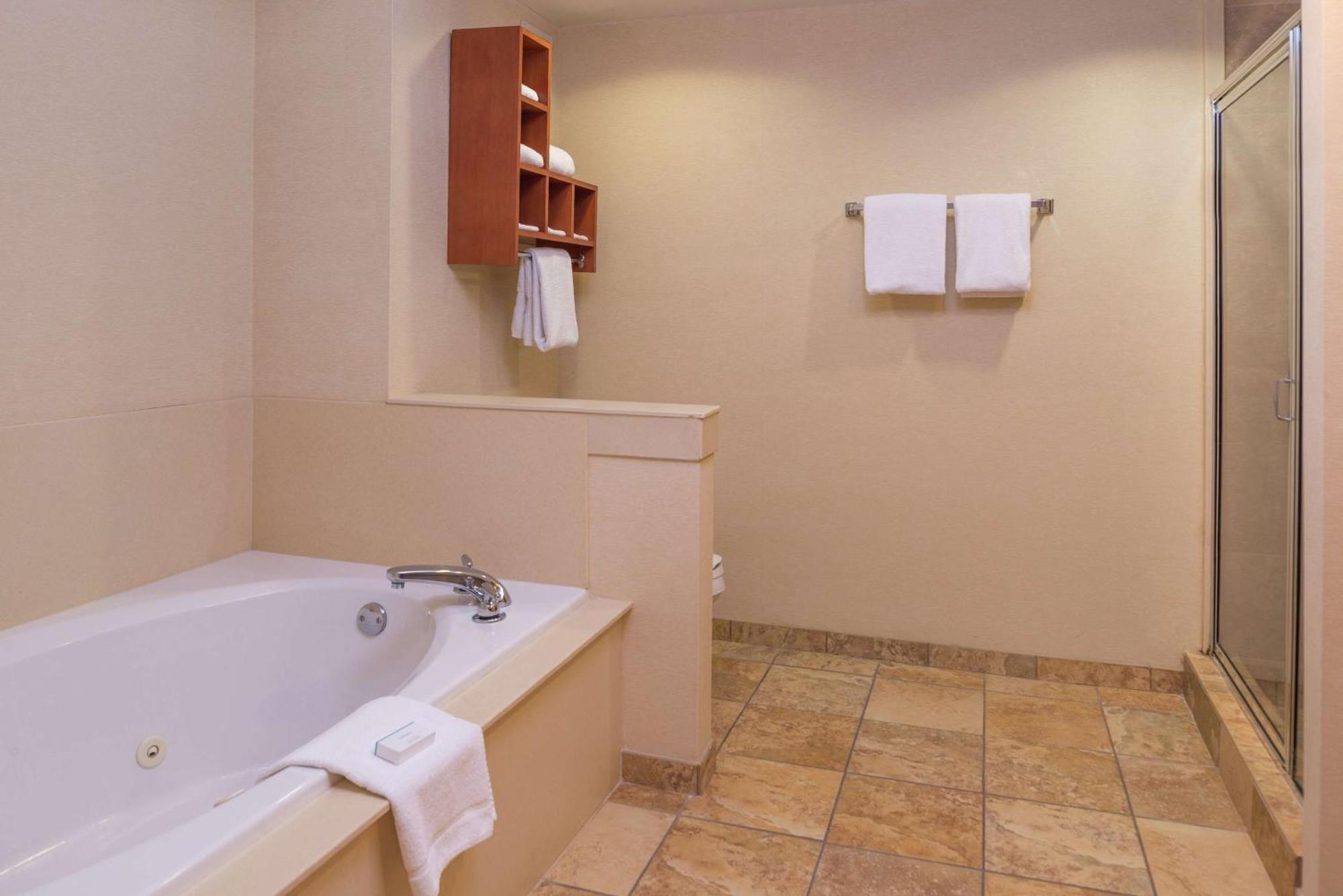 Hampton Inn & Suites Charlotte Arrowood Rd Zewnętrze zdjęcie