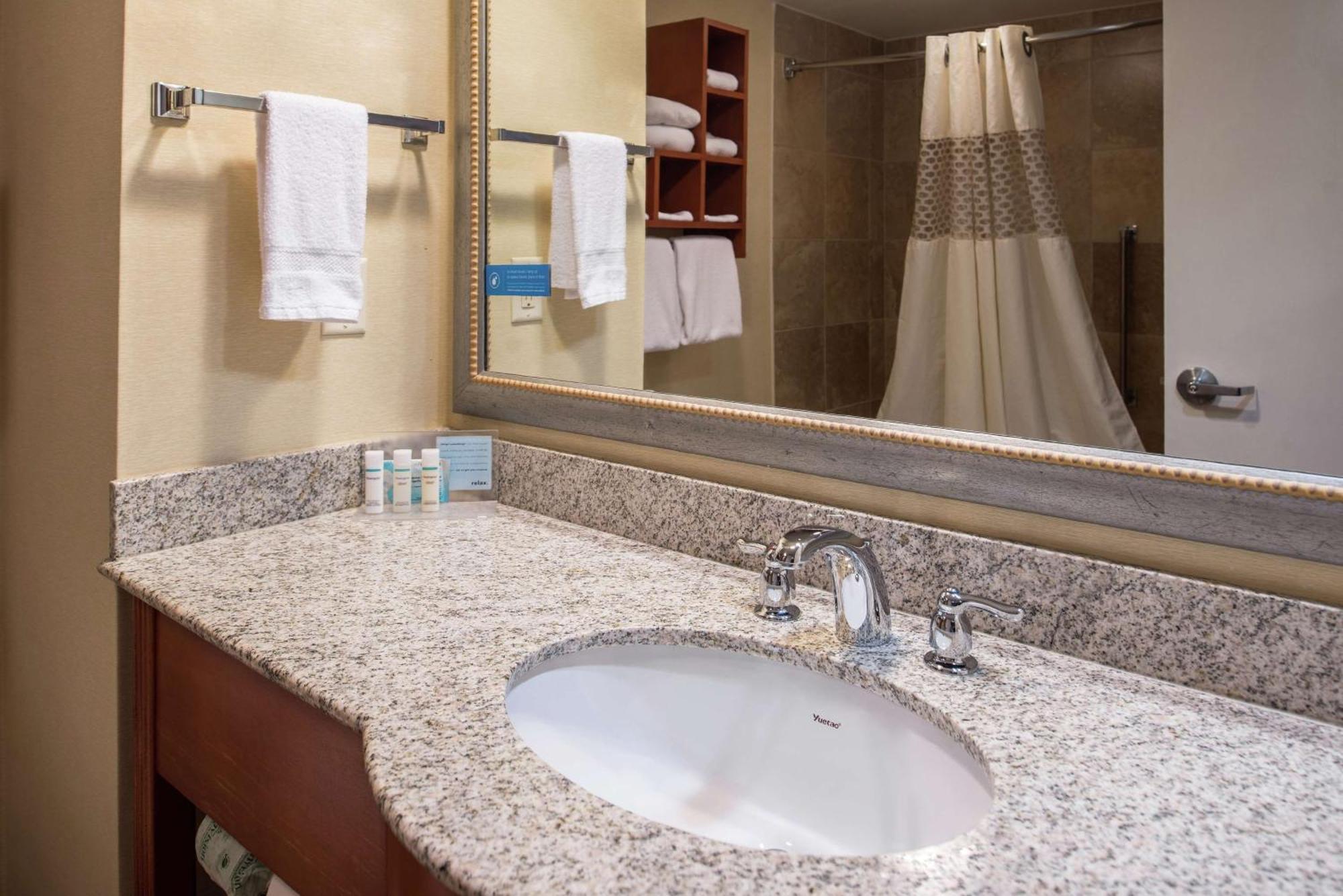 Hampton Inn & Suites Charlotte Arrowood Rd Zewnętrze zdjęcie