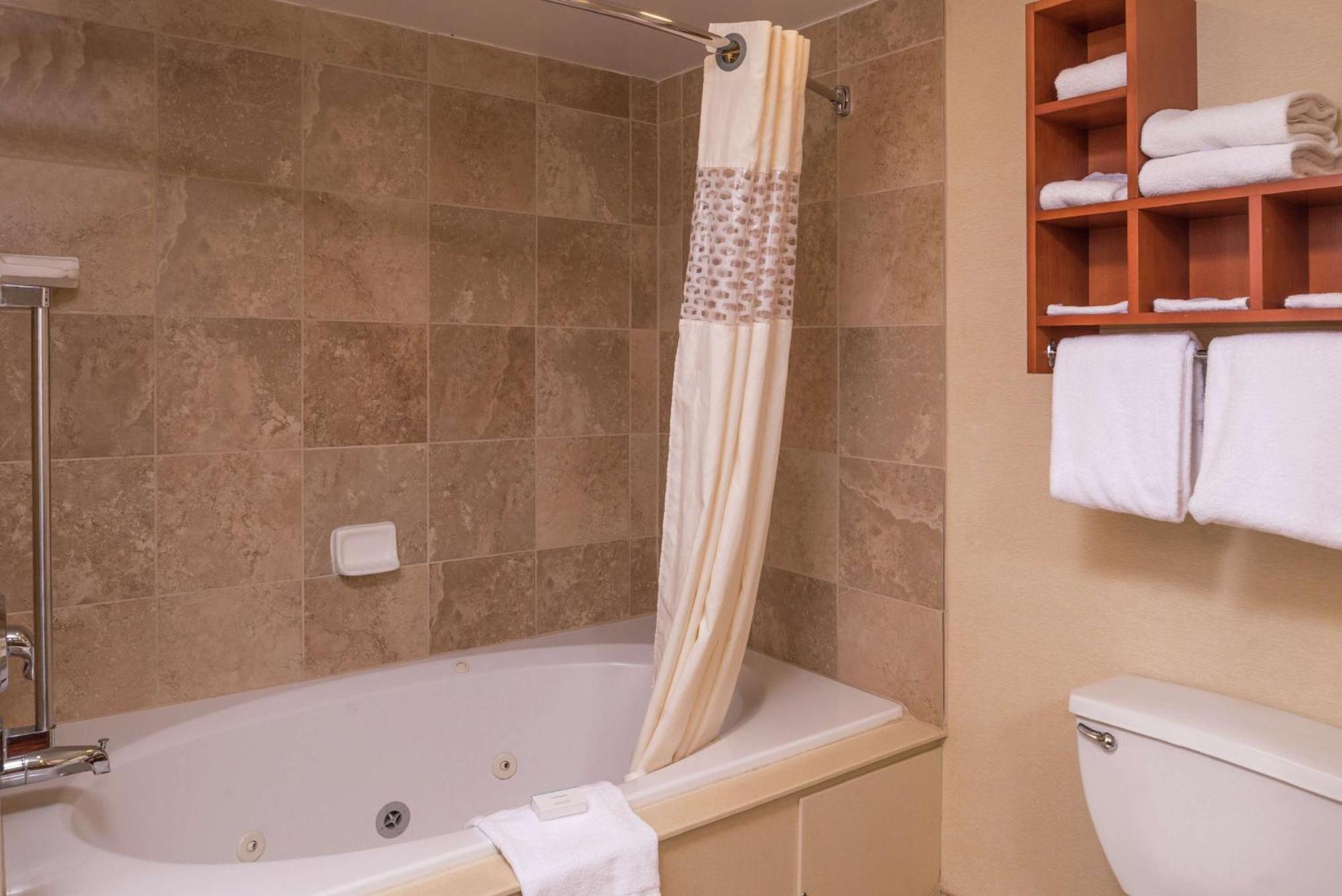 Hampton Inn & Suites Charlotte Arrowood Rd Zewnętrze zdjęcie